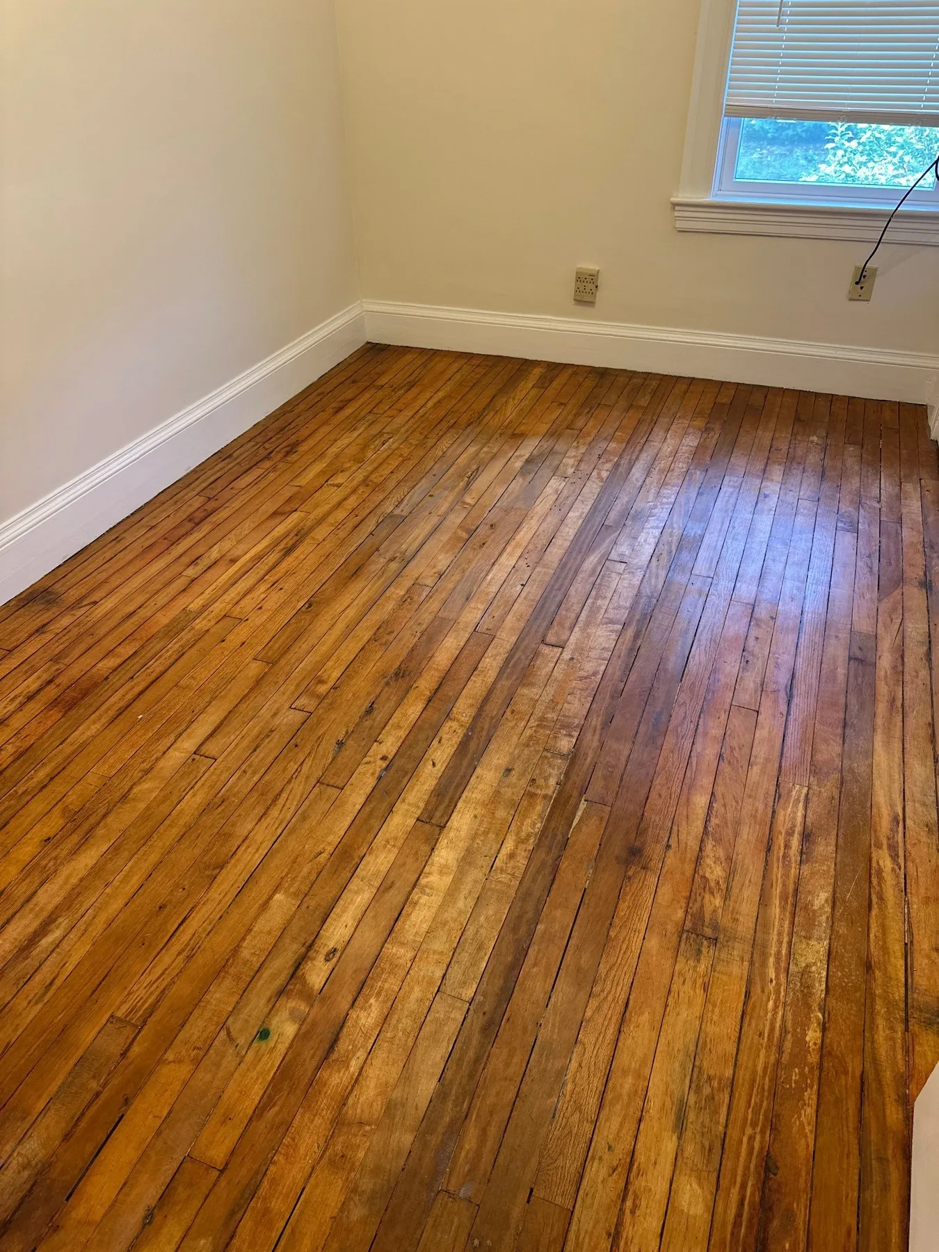 Merrimack Valley: Small Bedroom – after ReCoat Revolution refinishing