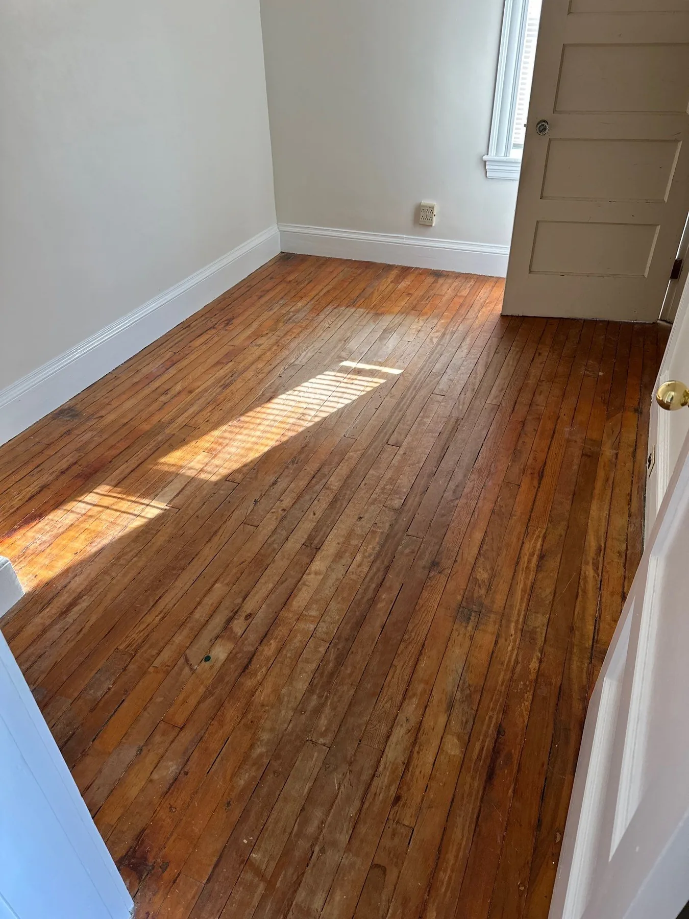Merrimack Valley: Small Bedroom – before refinishing