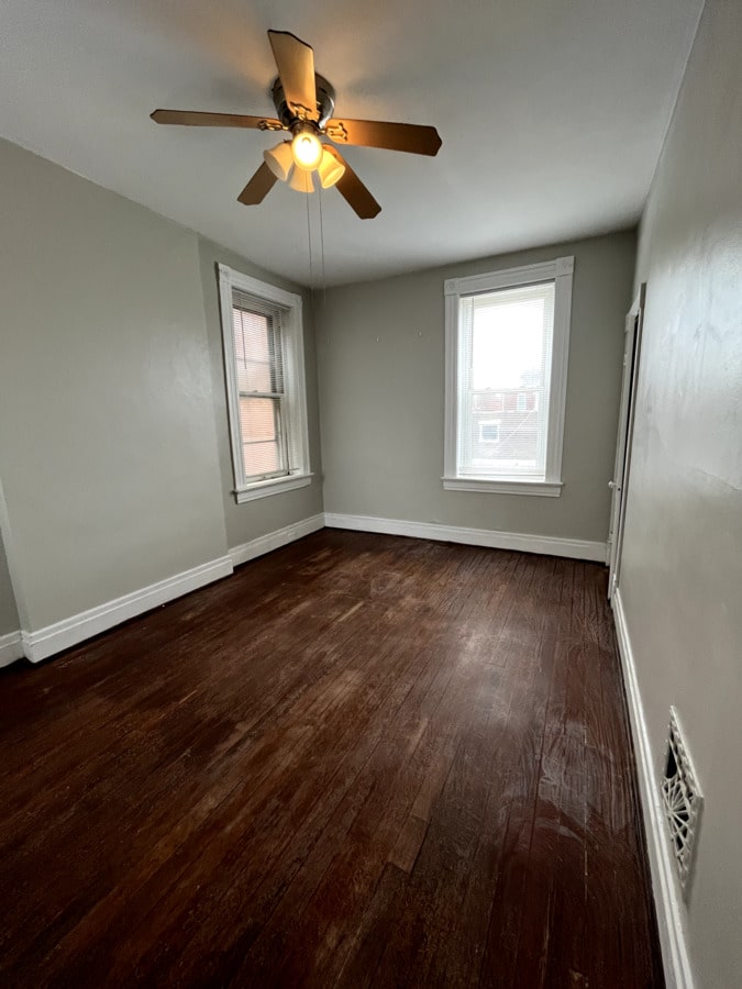 Lucedo Rental Unit 4 – ReCoat between guest windows – before refinishing